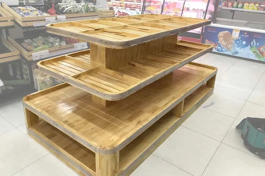 Đảo khuyến mãi 3 tầng Thành Đạt, thiết kế nhiều tầng trưng bày, kết cấu chắc chắn, giúp trưng bày hàng khuyến mãi nổi bật trong siêu thị.