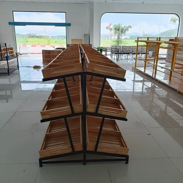 Kệ rau củ mâm gỗ đơn Thành Đạt, thiết kế tinh tế, trưng bày rau củ quả gọn gàng, khung sắt kết hợp mặt gỗ tự nhiên bền đẹp.