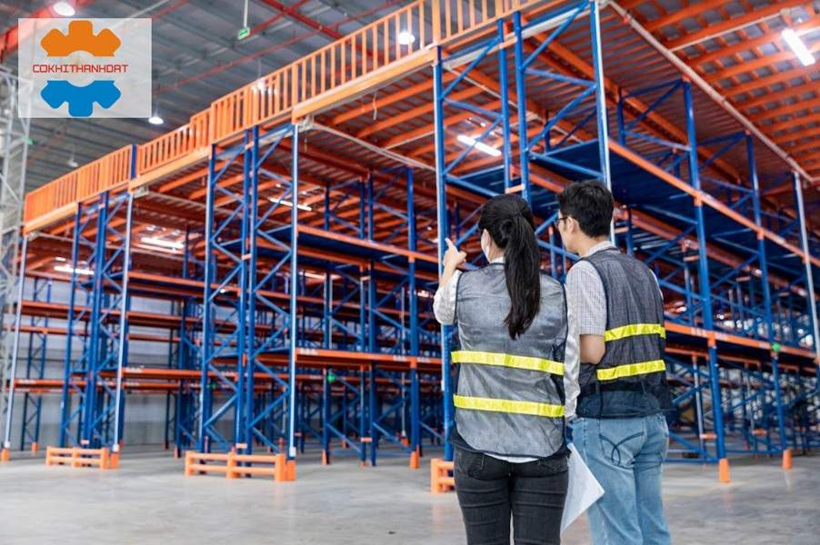 Sản xuất và lắp đặt kệ sàn công nghiệp thép tải trọng lớn, tối ưu không gian kho hàng.